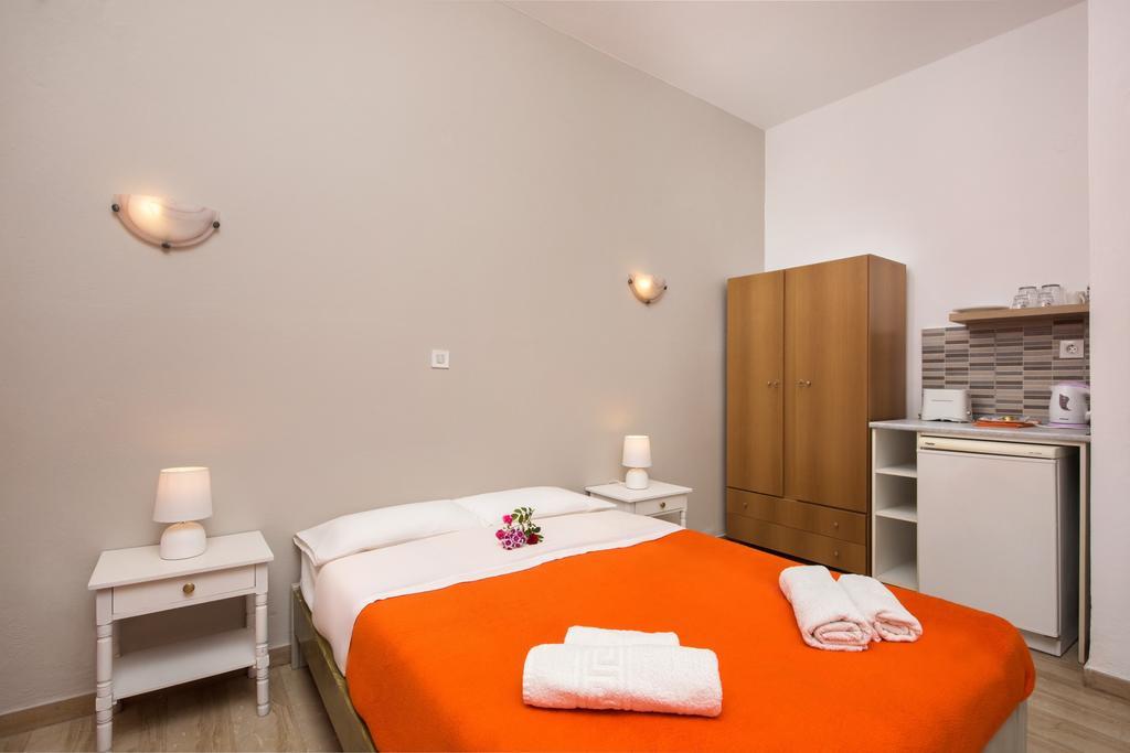 Aparthotel Argo Pool & Bar Benitses  Exterior foto